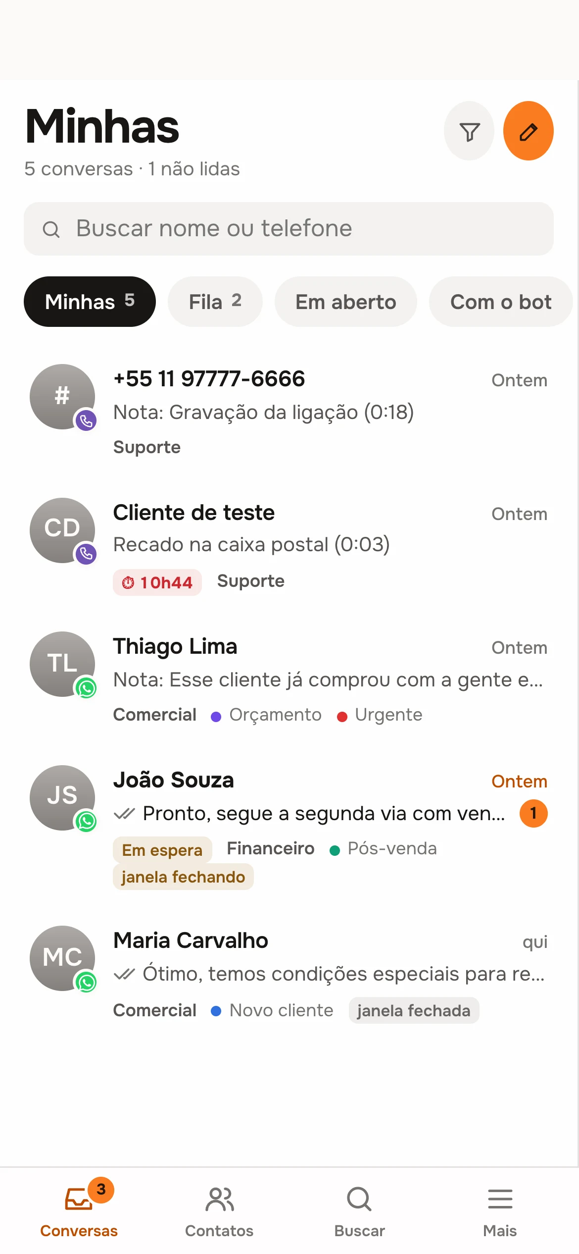 Oizi no celular: lista de conversas com caixas em pílulas e barra de abas